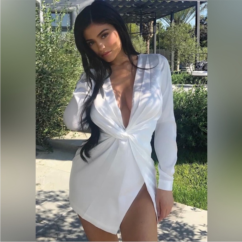 White bodycon mini dress fashion nova with small slit in front and knot tie M